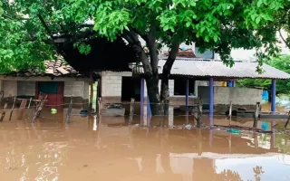 Incomunicados pobladores de la Costa de los Amates