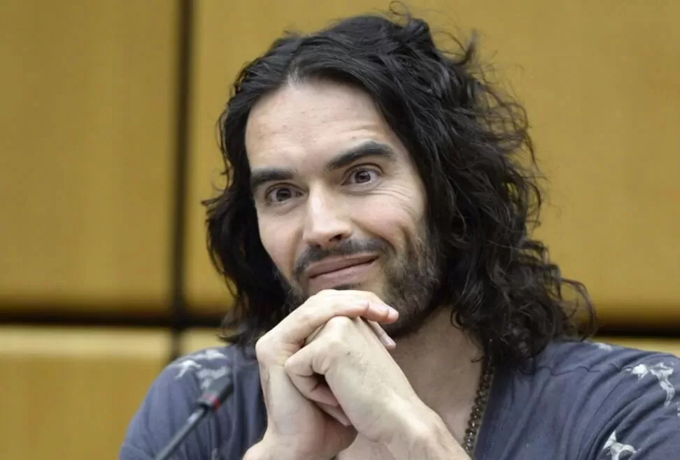 El actor Russell Brand, acusado de violación, agresiones sexuales y maltrato emocional