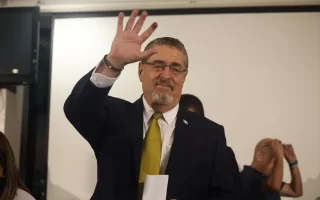 Presidente electo de Guatemala suspende proceso de transición con el actual Gobierno