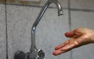 Vecinos de Altos del Trapiche denuncian prolongados cortes de agua potable