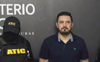 Capturan a excontador de INVEST-H por millonario fraude en compra de mascarillas