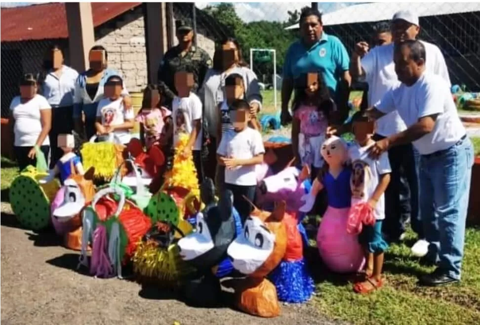 Privados de Libertad elaboran piñatas para celebración del Día del Niño.