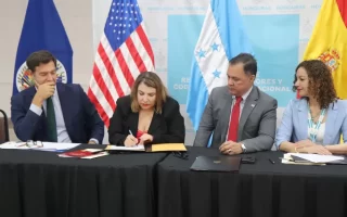 La OEA y Honduras suscriben acuerdo para apoyar a un centenar de desplazados en el país