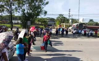 Maestros Proheco bloquean carreteras en protesta por atrasos en pago de salarios