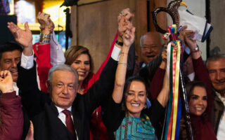 López Obrador transfiere «bastón de mando» de su movimiento político a Claudia Sheinbaum