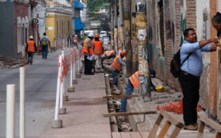 Restauración de Avenida Cervantes con un 60% de retraso; debió terminarse en julio