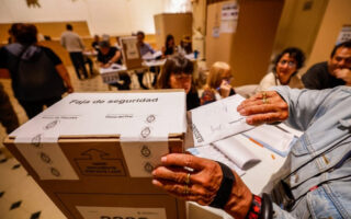 Unos 35 millones de argentinos llamados este domingo a las urnas para las elecciones generales