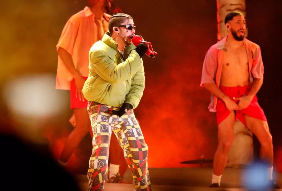 El artista puertorriqueño Bad Bunny, durante un concierto, en el Coliseo de San Juan (Puerto Rico).