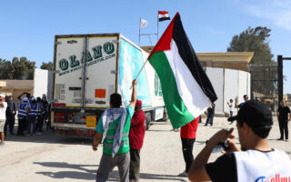 Abren cruce fronterizo de Rafah solo para la entrega de ayuda humanitaria a Gaza