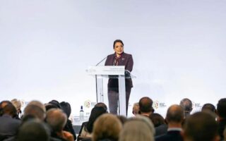 “Mi gobierno está comprometido a combatir el hambre”, asegura presidenta Castro desde París