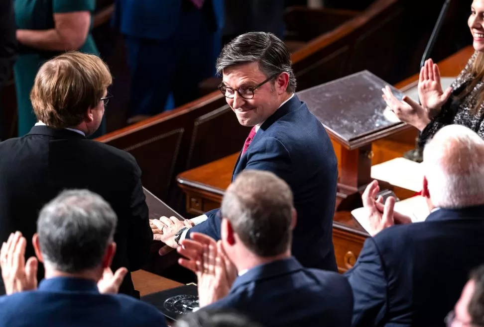 El nuevo presidente de la Cámara Baja de EE.UU., Mike Johnson, este 25 de octubre de 2023, en el Capitolio, sede del Congreso estadounidense en Washington. EFE