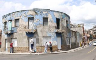 Alcaldía Municipal renueva fachadas de emblemáticas casas del barrio La Hoya de Tegucigalpa