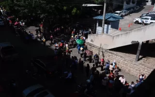 Caos en el IHSS de Tegucigalpa con extensas filas de pacientes en busca de una cita