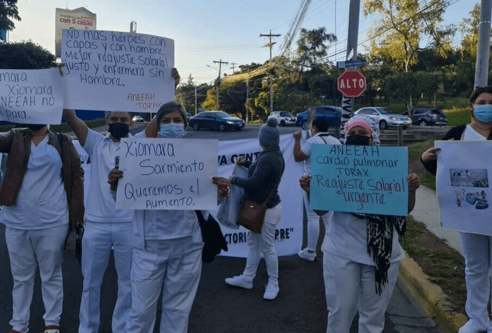 Enfermeras en paro de labores a nivel nacional.