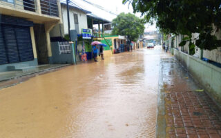 Se reportan inundaciones en Roatán, tanto en el hospital como en varios sectores