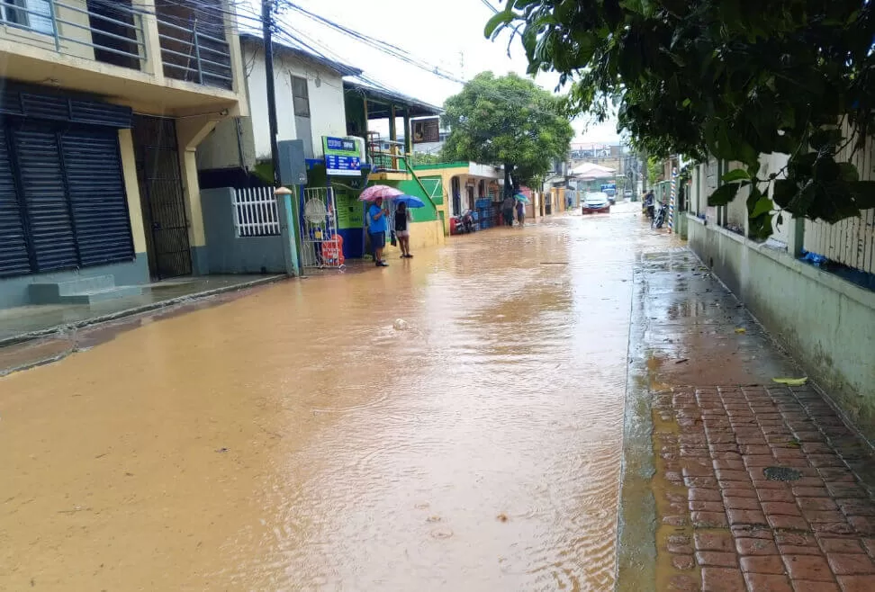 Se reportan inundaciones en Roatán, tanto en el hospital como en varios sectores