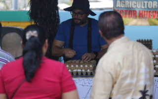 Mercados capitalinos ya registran alzas en productos de temporada