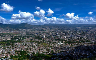 El 60 % de los habitantes de la capital hondureña vive en zonas de riesgo