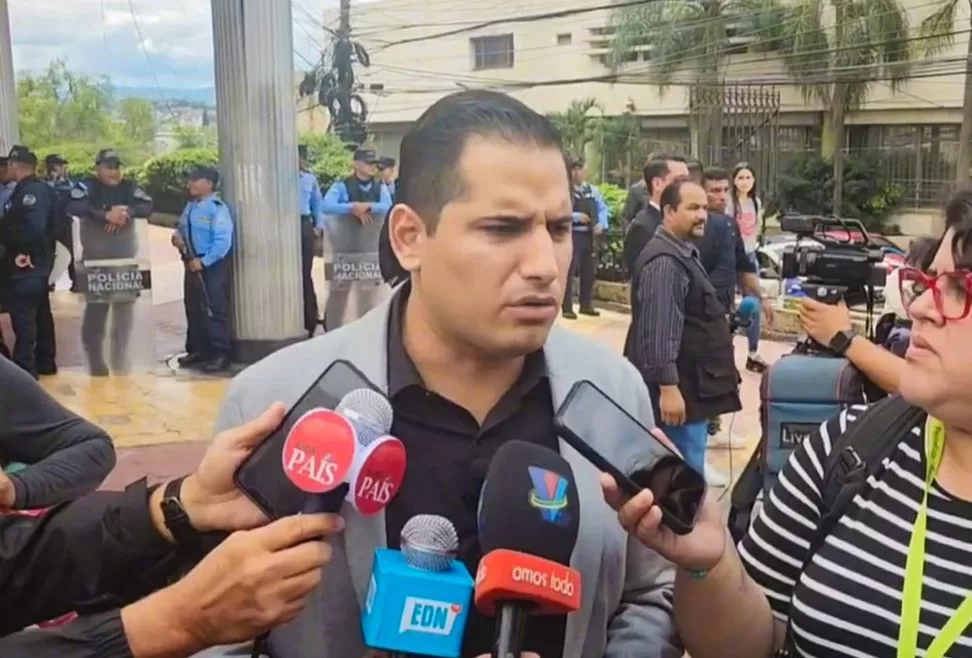 El presidente de la bancada del PSH, Jhosy Toscano denunció que el pasado miércoles activistas de Libre ingresaron al Congreso Nacional para golpearlo. FOTO: Nincy Perdomo.