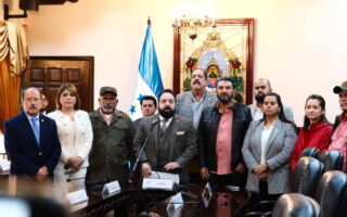 Redondo suspende sesión extraordinaria y convoca a diálogo con jefes de bancada