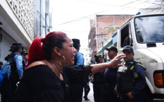 Violento desalojo de vendedores ambulantes en el centro de Tegucigalpa