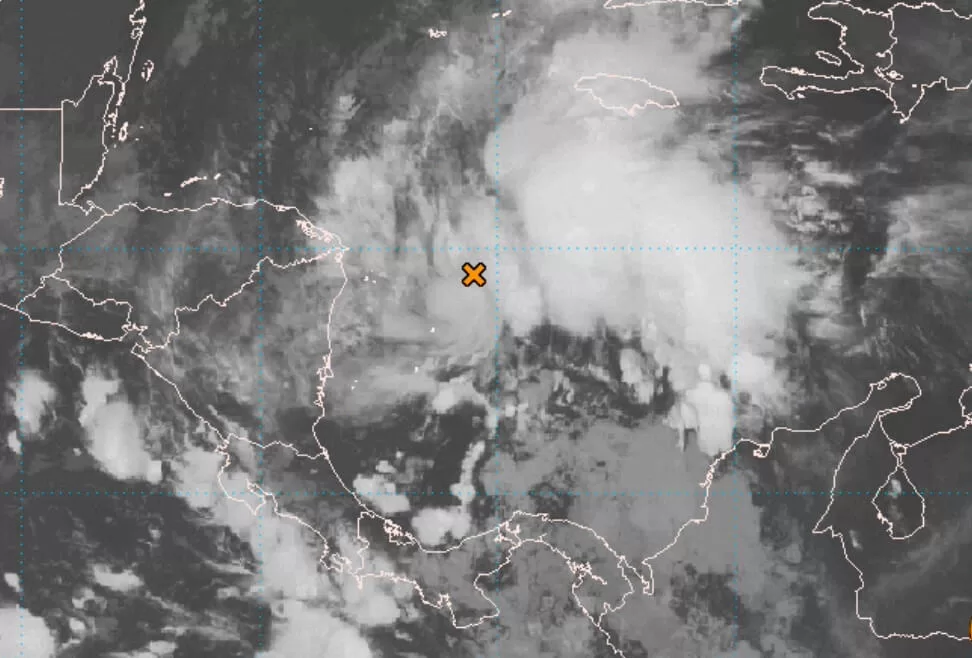 Sigue advertencia de posible depresión tropical y las lluvias continuarán en Honduras