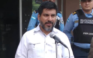 Fiscal general exige que los políticos enfrenten la justicia en igualdad de condiciones