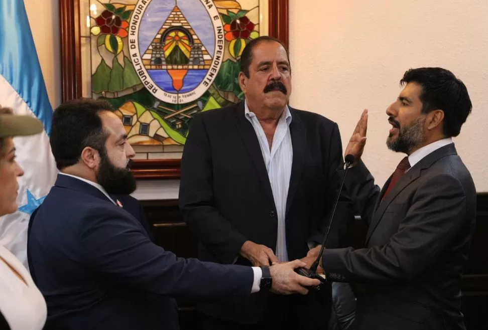 La Comisión Permanente nombrada por el titular del Congreso Nacional, Luis Redondo, nombró de forma interina a Johel Zelaya como Fiscal General y Mario Morazán como Fiscal Adjunto. FOTO. Congreso Nacional