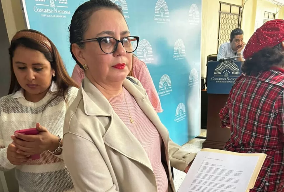 Ligia Ramos abandona el PSH y se declara como diputada independiente