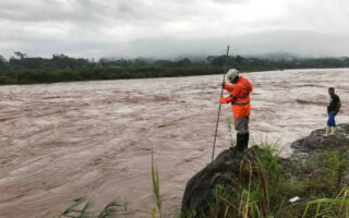 Lluvias mantienen en alerta al país provocando serios problemas en el norte