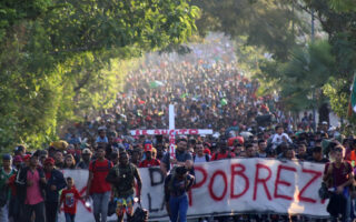 Previo a Nochebuena, sale de México nueva caravana de más de 10,000 migrantes rumbo a EEUU