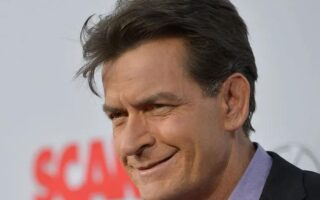 Charlie Sheen fue agredido por su vecina: intentó estrangularlo en su propia casa