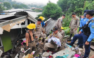 Menor fallece soterrada tras derrumbe de viviendas en Choloma, Cortés