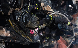 Varias familias en la calle tras incendiarse cuatro viviendas en la capital