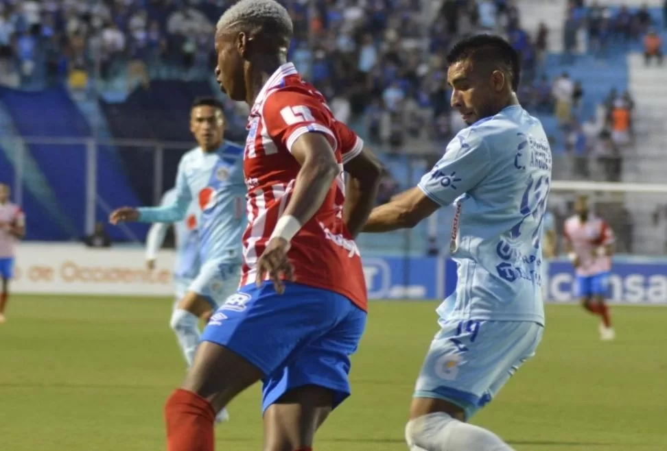 Encuentro de la primera final del torneo Apertura entre  Olimpia y Motagua- El resultado: 0-0