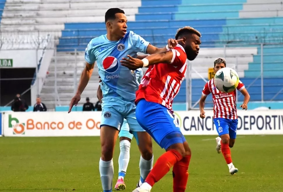 Olimpia y Motagua, los dos mejores equipos de Honduras, definirán este jueves en un clásico más al campeón del torneo Apertura- FOTO: OLIMPIA