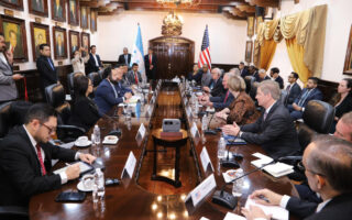 Senadores de EE. UU. sostienen reuniones sobre democracia y estado de derecho con empresarios, sociedad civil y gobierno