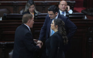 Se obstaculiza la asunción de nuevos diputados en Guatemala, denuncian legisladores