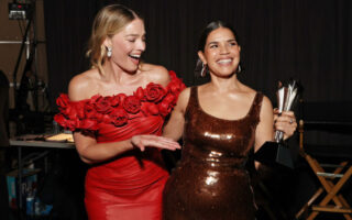 America Ferrera recuerda sus raíces hondureñas al recibir premio en los Critics Choice Awards