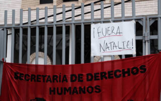 Empleados de la Secretaría de Derechos Humanos suman 12 días en protesta y denuncian posible desalojo