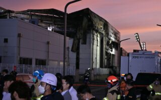 Incendio fatal en fábrica de baterías en Corea del Sur, 22 muertos