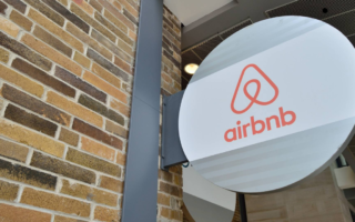 Veintiséis hoteles en Francia denuncian a Airbnb por competencia desleal