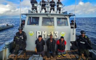 Marina de El Salvador intercepta embarcación con dos toneladas de cocaína