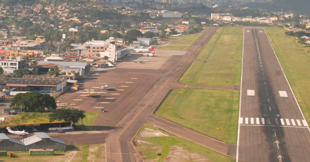 Aeropuerto cerrado temporal lluvias