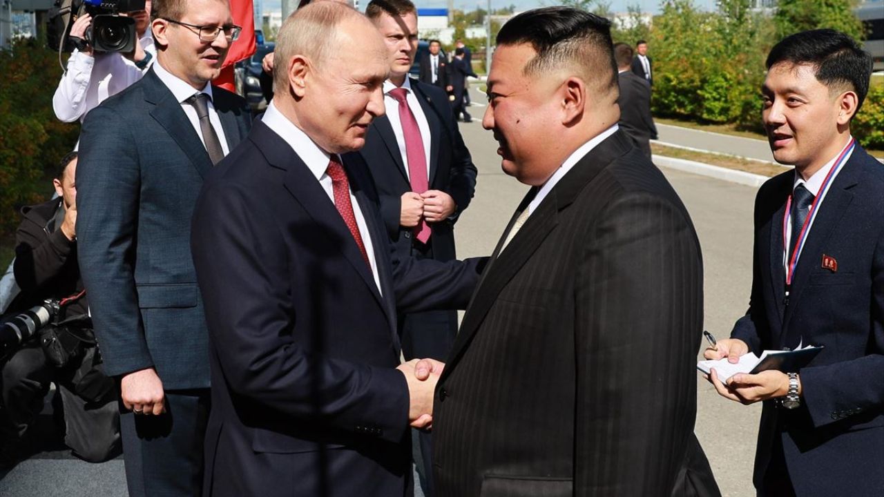 Vladimir Putin en visita oficial a Corea del Norte, fortaleciendo la cooperación militar entre ambos países.