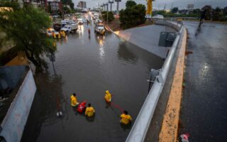 Tres menores mueren por lluvias de tormenta tropical en México