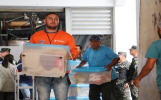 Envían ayuda humanitaria al sur de Honduras, la región más afectada por las inundaciones