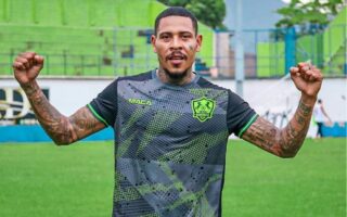 Henry Figueroa firma con Los Potros FC tras cumplir suspensión de la FIFA