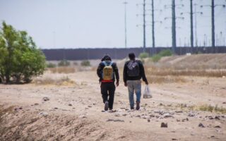 «Muro de Biden» Reduce un 25%  ingresos de migrantes