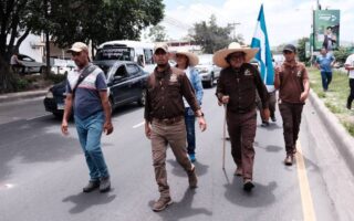 Sacerdote franciscano camina 234 km y llega a Tegucigalpa por ayuda urgente (video)